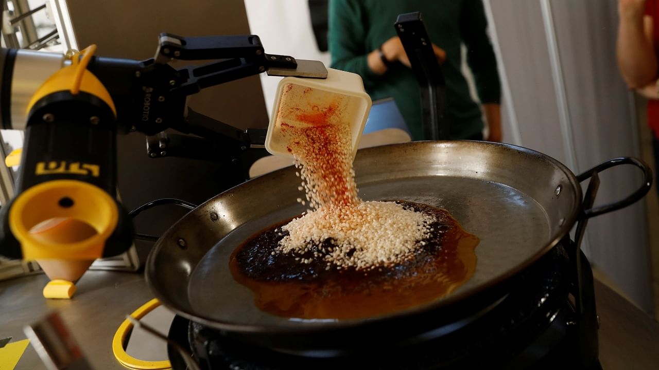 In Pics: Robot cooks Spain's beloved dish Paella; master chef gives thumbs up