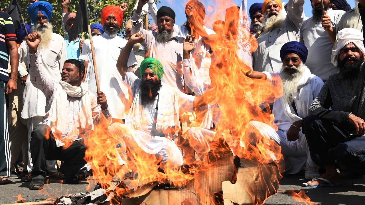 Farmers observe 'Black Day' by hoisting black flag & burning effigies