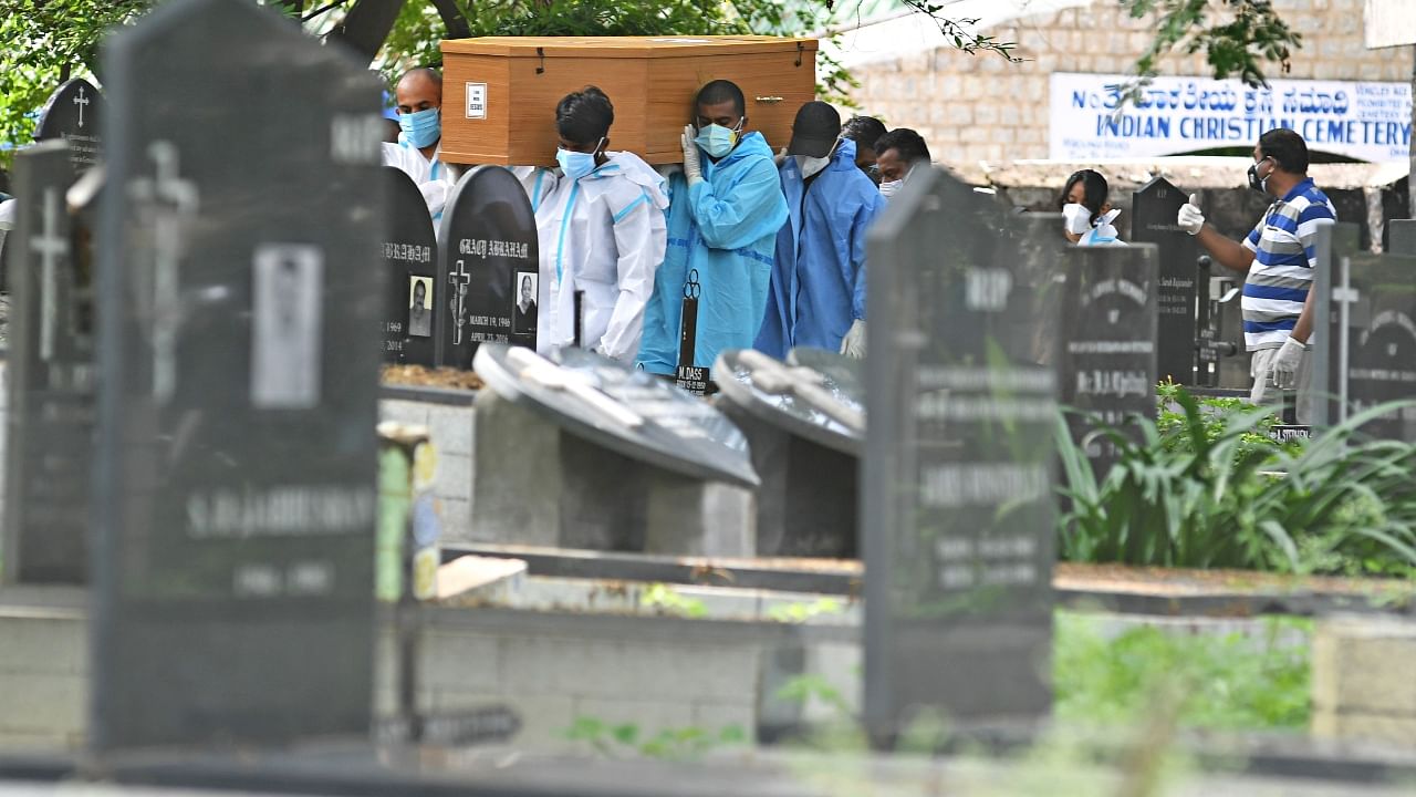 Meet the Bengaluru volunteer group that gives safe & dignified burials to Covid-19 victims