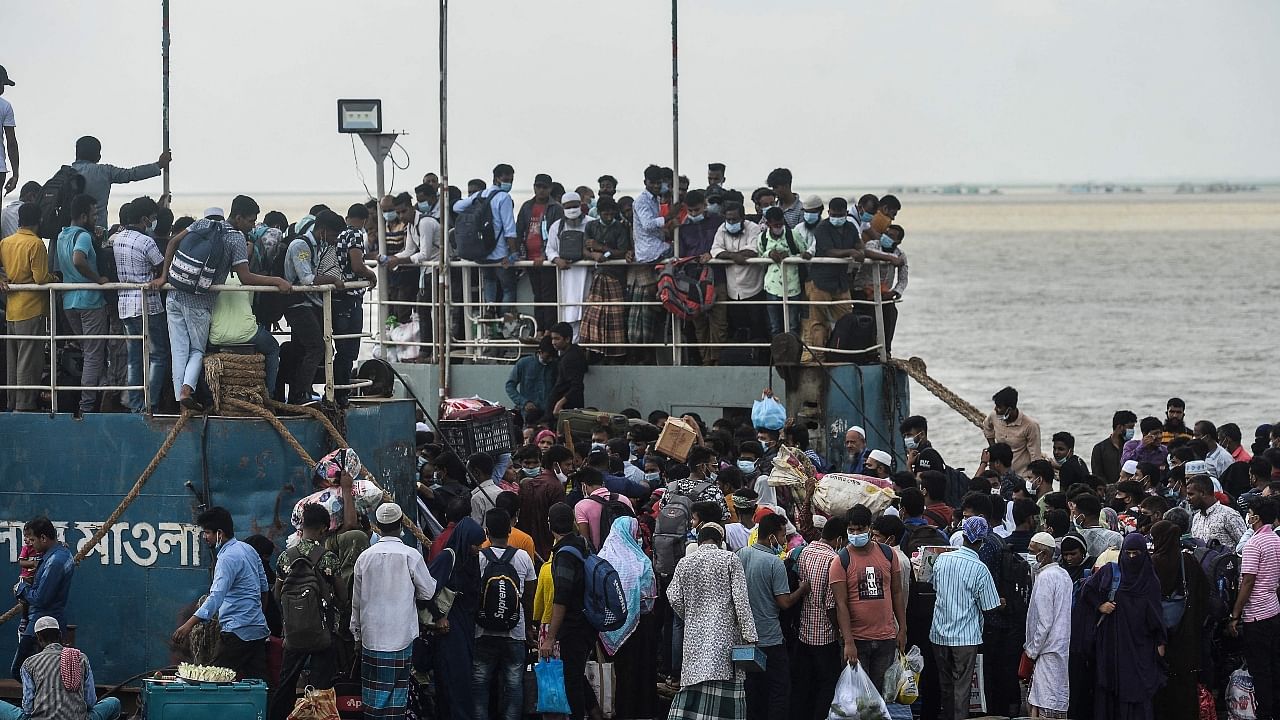 Migrant exodus begins in Dhaka as Bangladesh tightens Covid lockdown