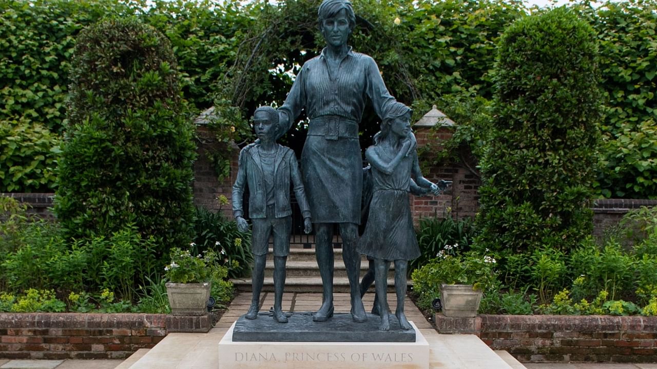 Princes William & Harry reunite to unveil Diana statue in London: See Pics