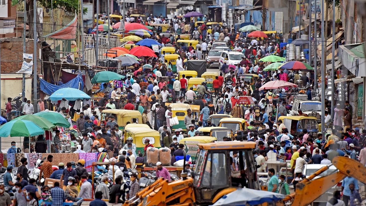 Massive crowds seen at Bengaluru's Sunday Bazaar — See pictures