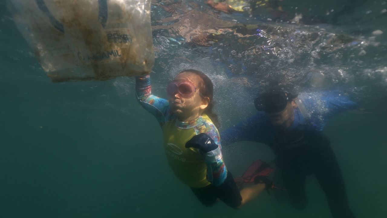 4-year-old girl deep-dives into ocean to clear plastic waste; see pics