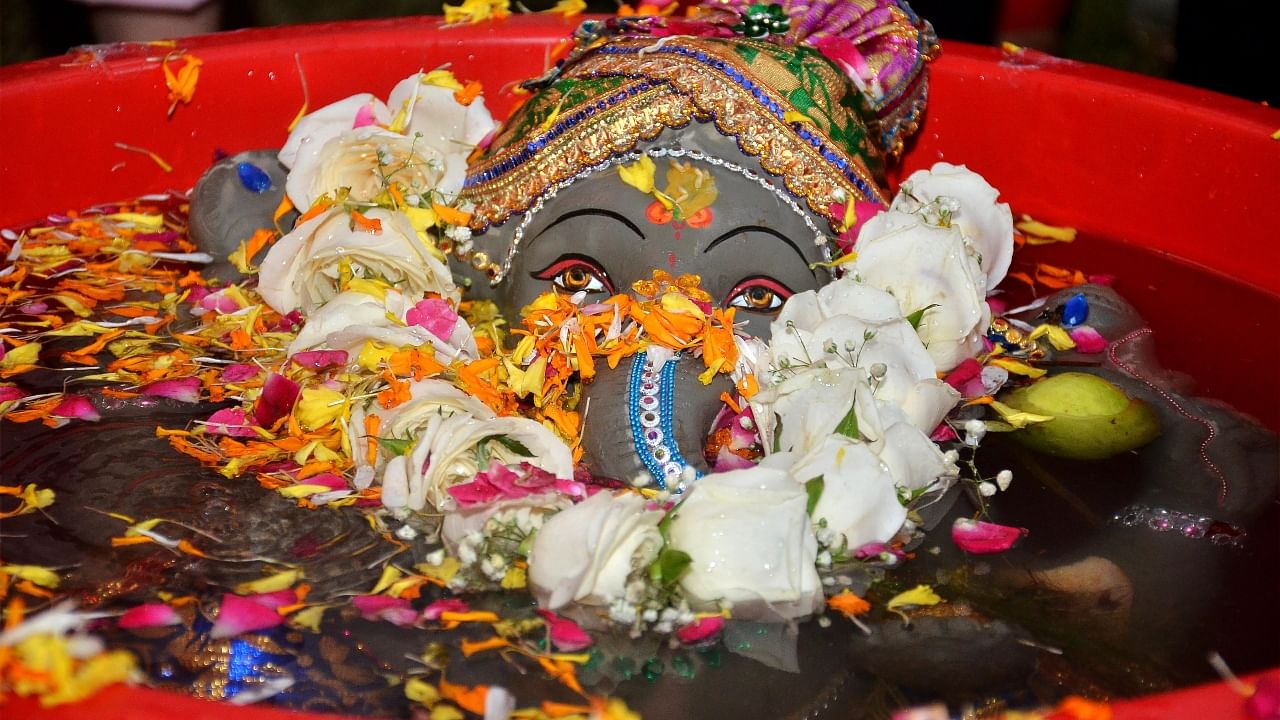 Ganesh Visarjan 2021: Devotees immerse idols of Lord Ganesha