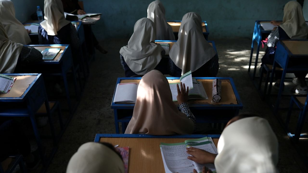 Afghan girls return to school after Taliban takeover