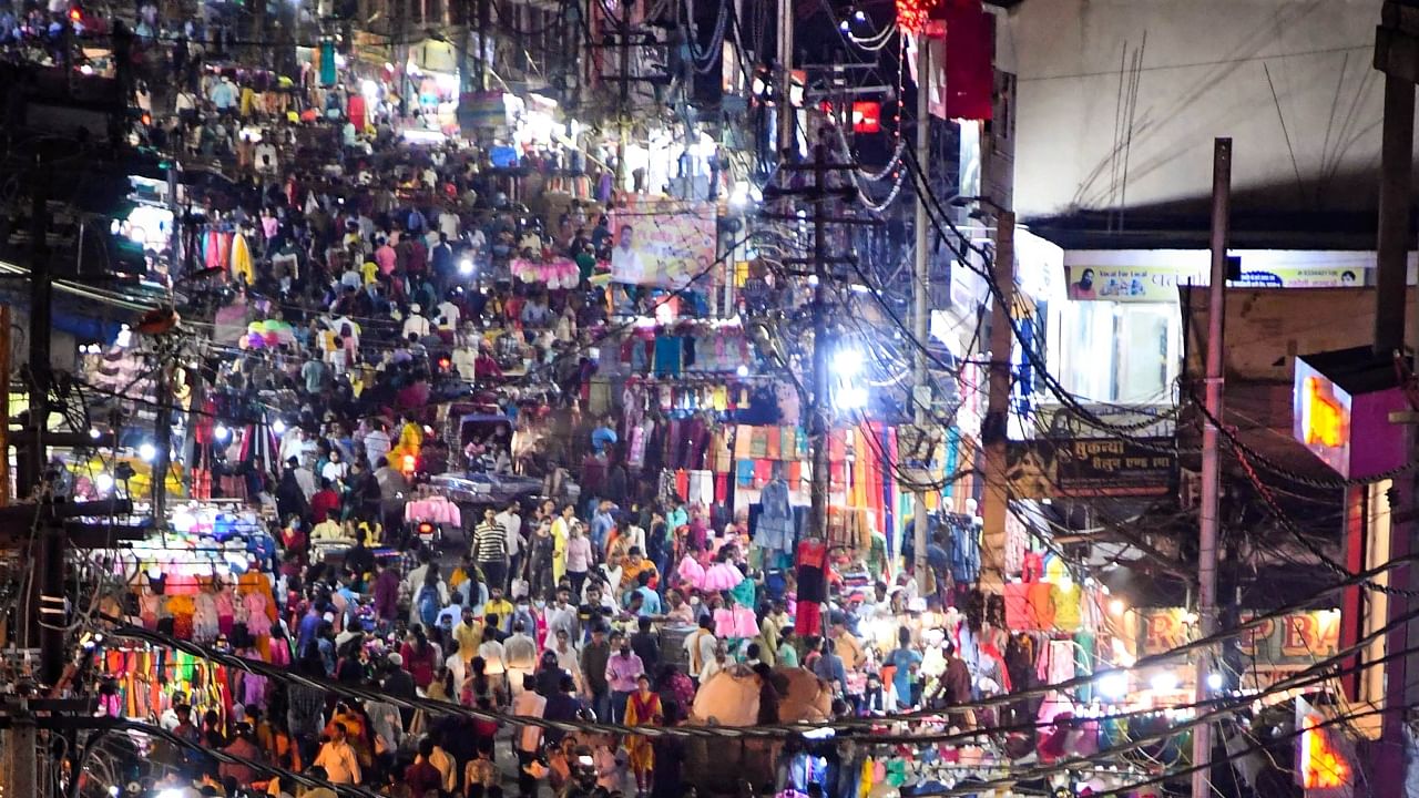Covid norms flouted as people crowd markets ahead of Diwali; See Pics Credit: PTI Photo