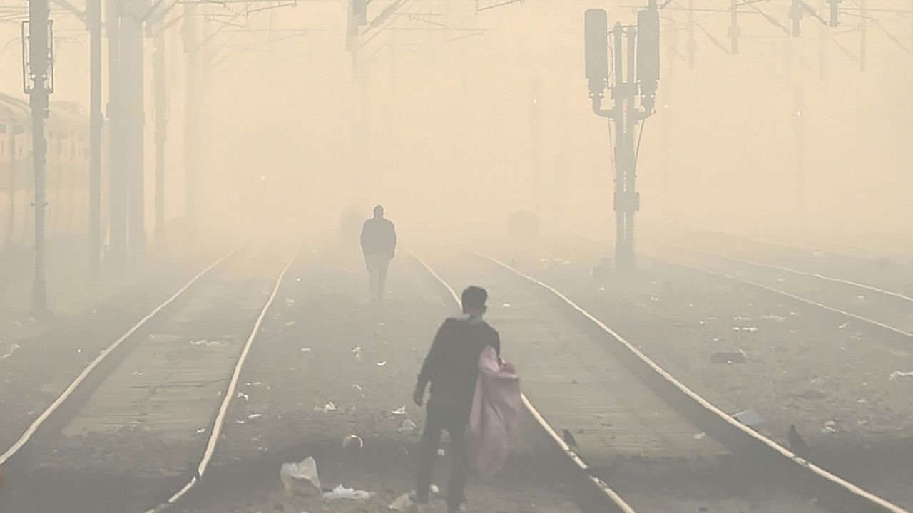 Smog engulfs Delhi post flurry of crackers on Diwali
