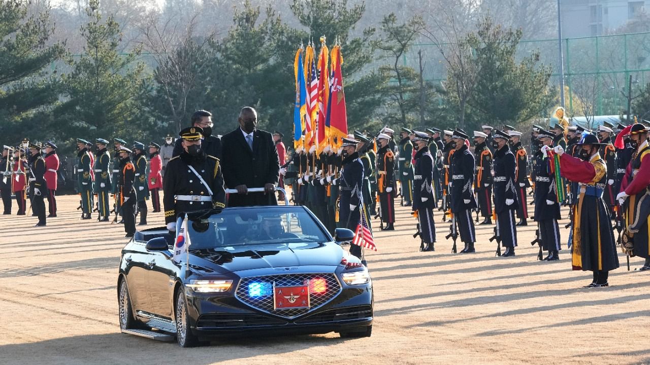 US Defense Secretary Lloyd Austin and South Korean Defense Minister Suh Wook inspect a guard of honor during a welcoming ceremony at the Defense Ministry in Seoul, South Korea, December 2, 2021. Credit: Reuters Photo