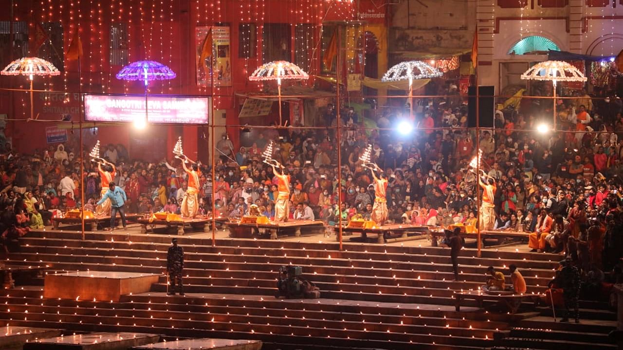 In Pics | PM Modi attends 'Ganga Aarti' in Varanasi              Credit: PTI Photo