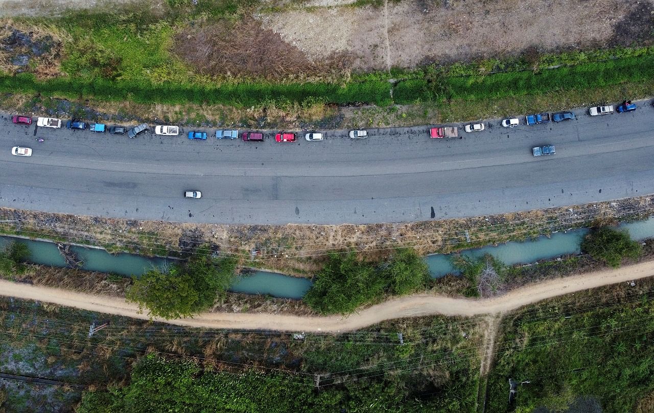 A line of cars waiting to refuel is seen in the hometown of late Venezuelan President Hugo Chávez, a day before the state of Barinas holds a re-run of the gubernatorial election. Credit: Reuters Photo