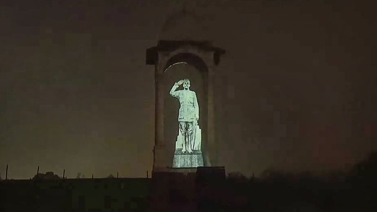 PM Modi unveils Netaji hologram statue at India Gate; See Pics Credit: PTI Photo