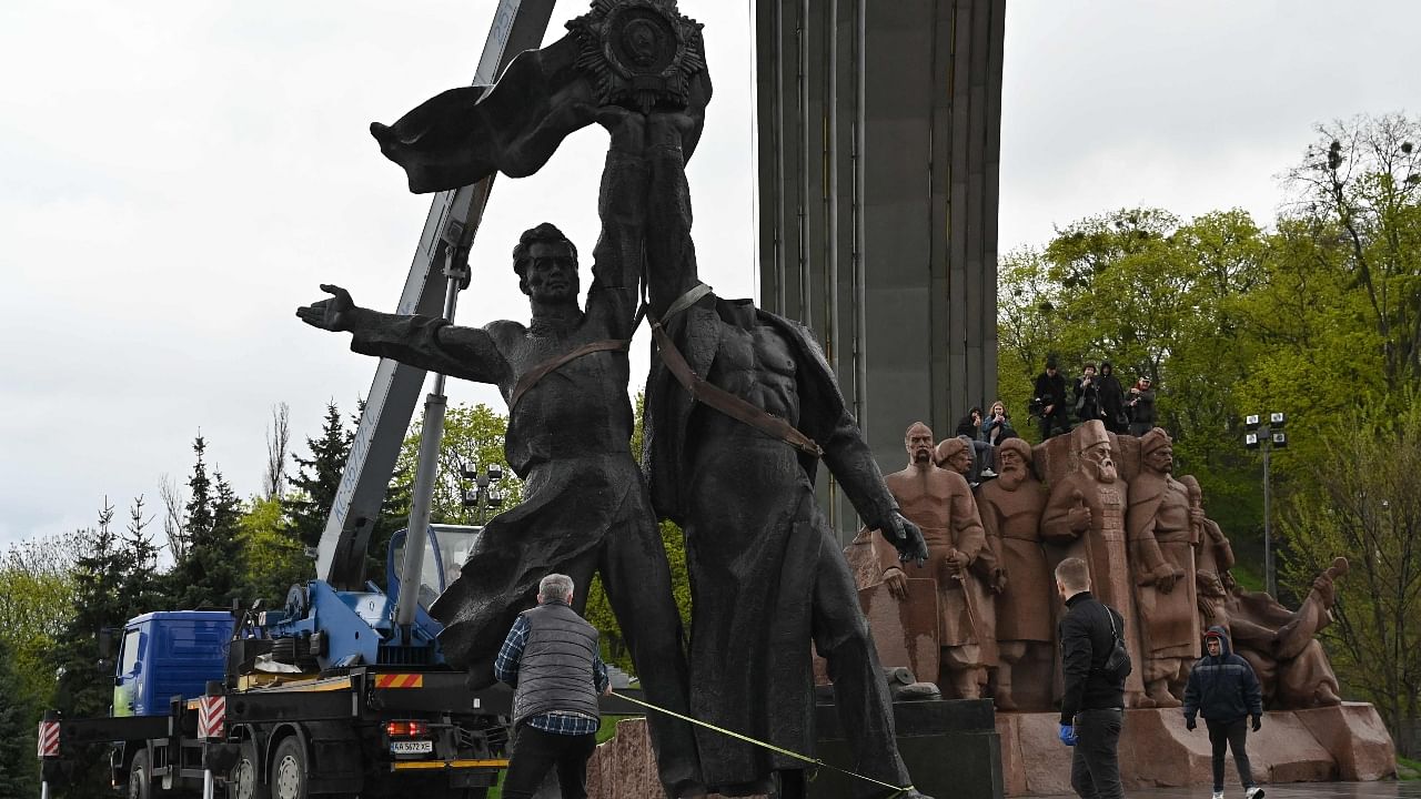 Ukraine ends friendship with Russia, destroys decades-old statue in Kyiv