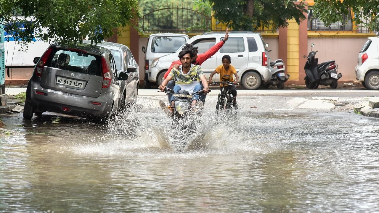 Heavy rainfall pounds Bengaluru, Orange alert issued