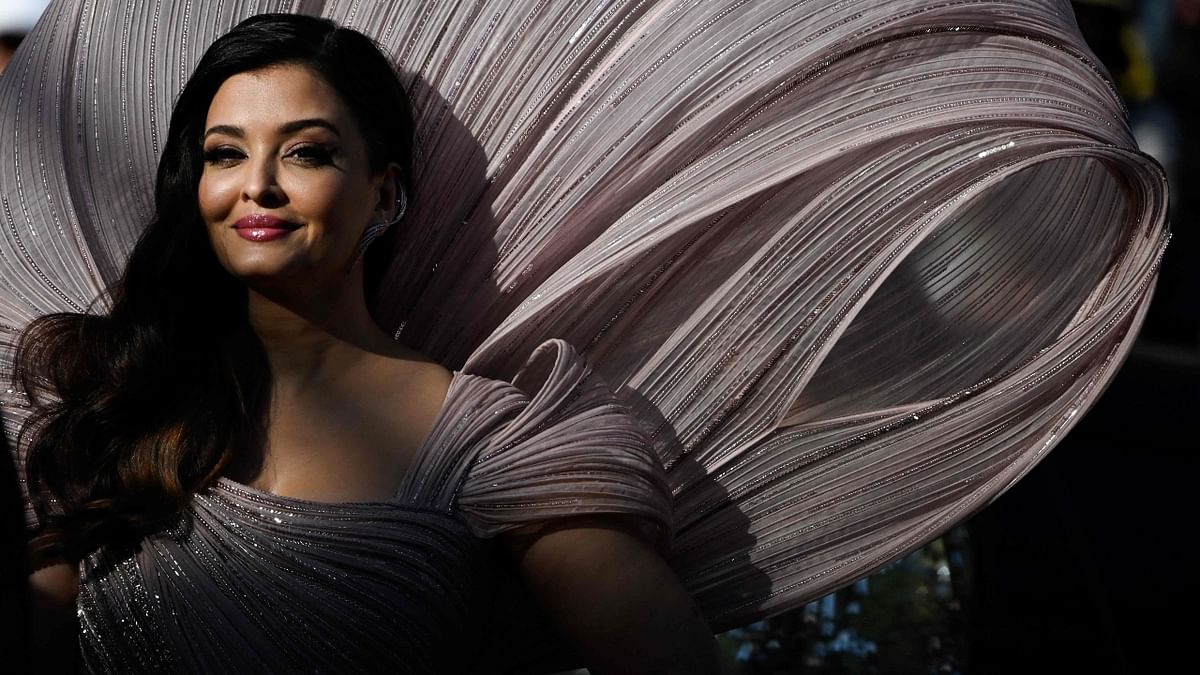 Cannes 2022: Aishwarya Rai Bachchan makes a dazzling red carpet appearance