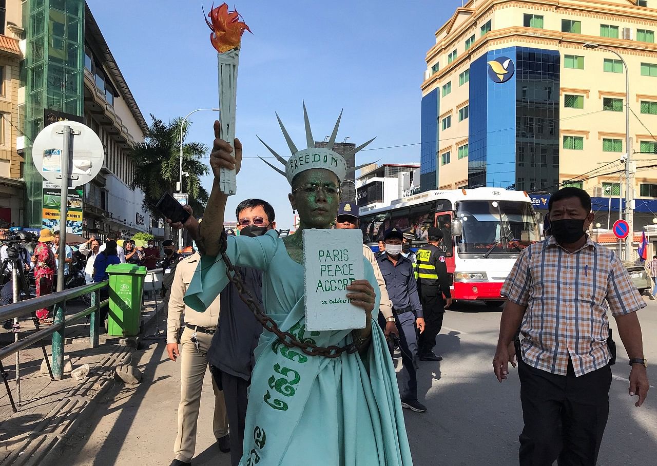 Cambodian-US lawyer Theary Seng arrives dressed up as a chained Statue of Liberty for her treason verdict at Phnom Penh Municipal Court, in Phnom Penh. Credit: Reuters Photo
