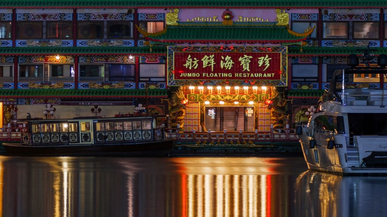 Hong Kong bids adieu to World's largest floating restaurant, Jumbo Kingdom Credit: AFP Photo