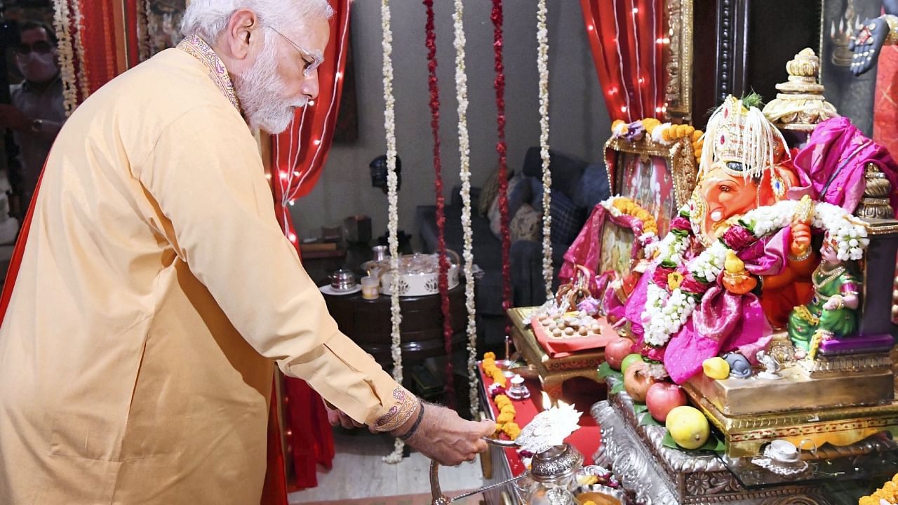 PM Modi performs puja, greets people on Ganesh Chaturthi