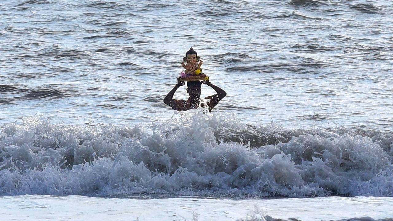 Ganpati Visarjan: Devotees across India bid adieu to Bappa. Credit: PTI Photo