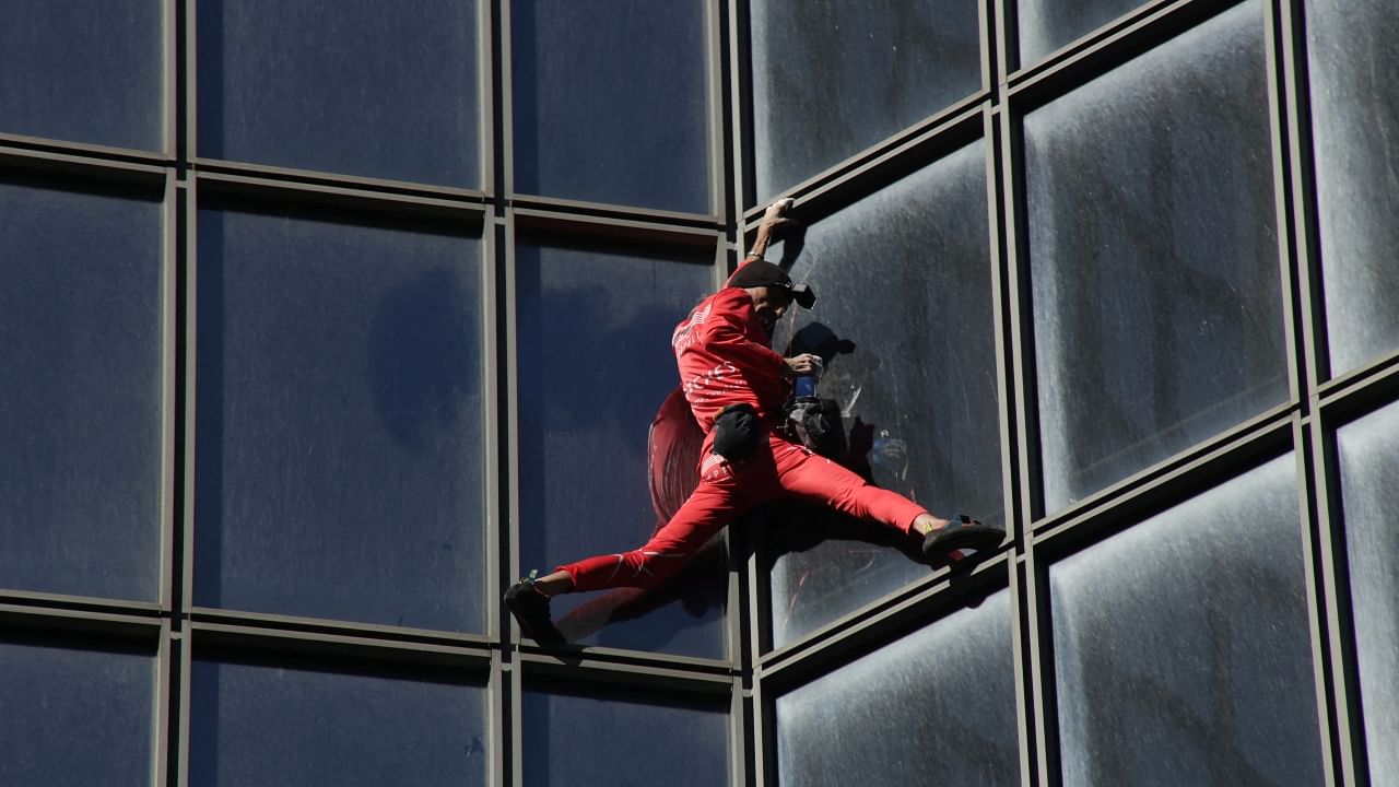 'French Spiderman' climbs Paris skyscraper to mark turning 60 Credit: Reuters Photo