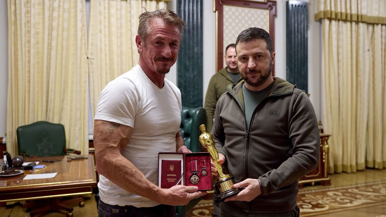 Hollywood star Sean Penn meets Ukraine President Volodymyr Zelenskyy, lends his Oscar. Credit: AFP Photo