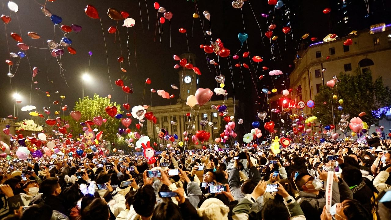 Sea of people celebrate New Year in Wuhan amidst China's Covid fear