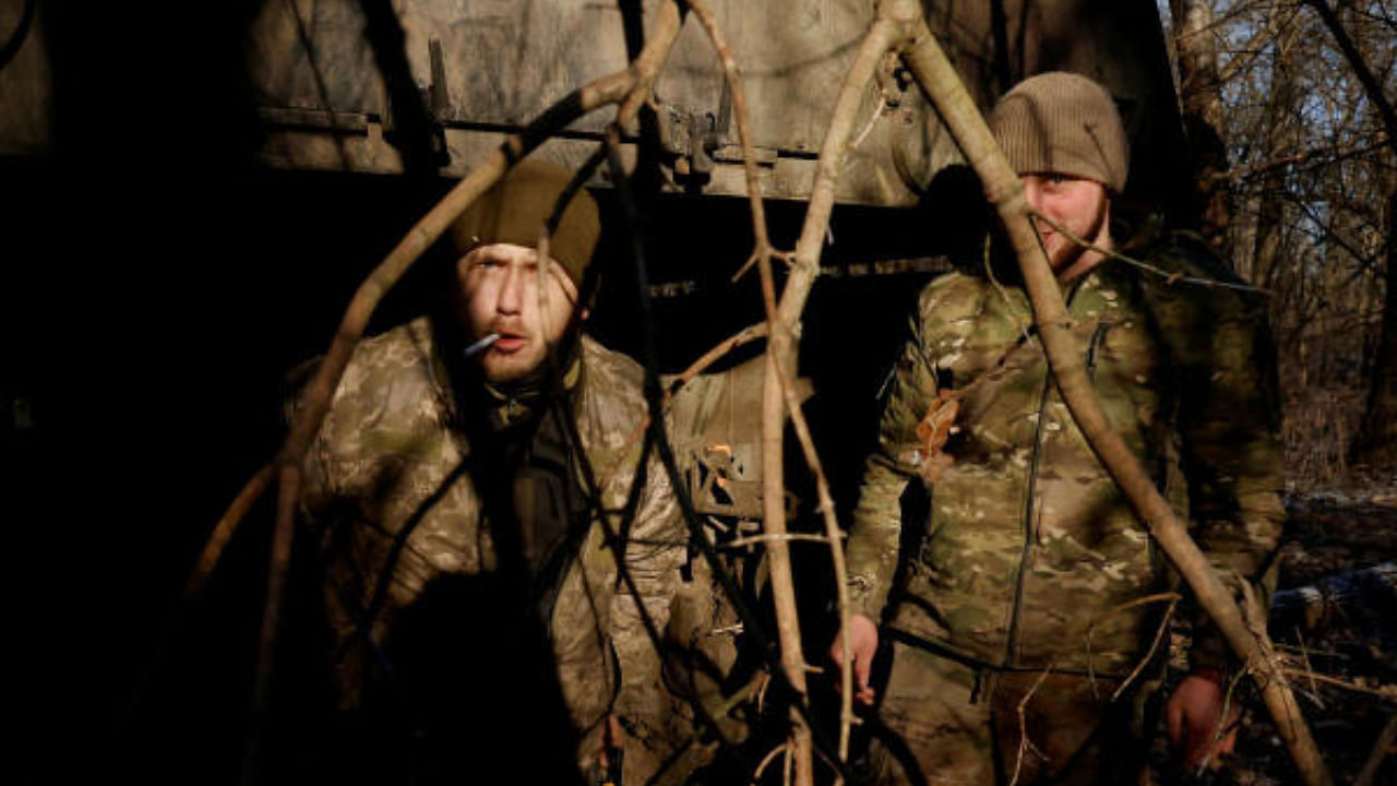 Ukrainian military operating German howitzer, Panzerhaubitze 2000, near Soledar. Credit: Reuters Photo