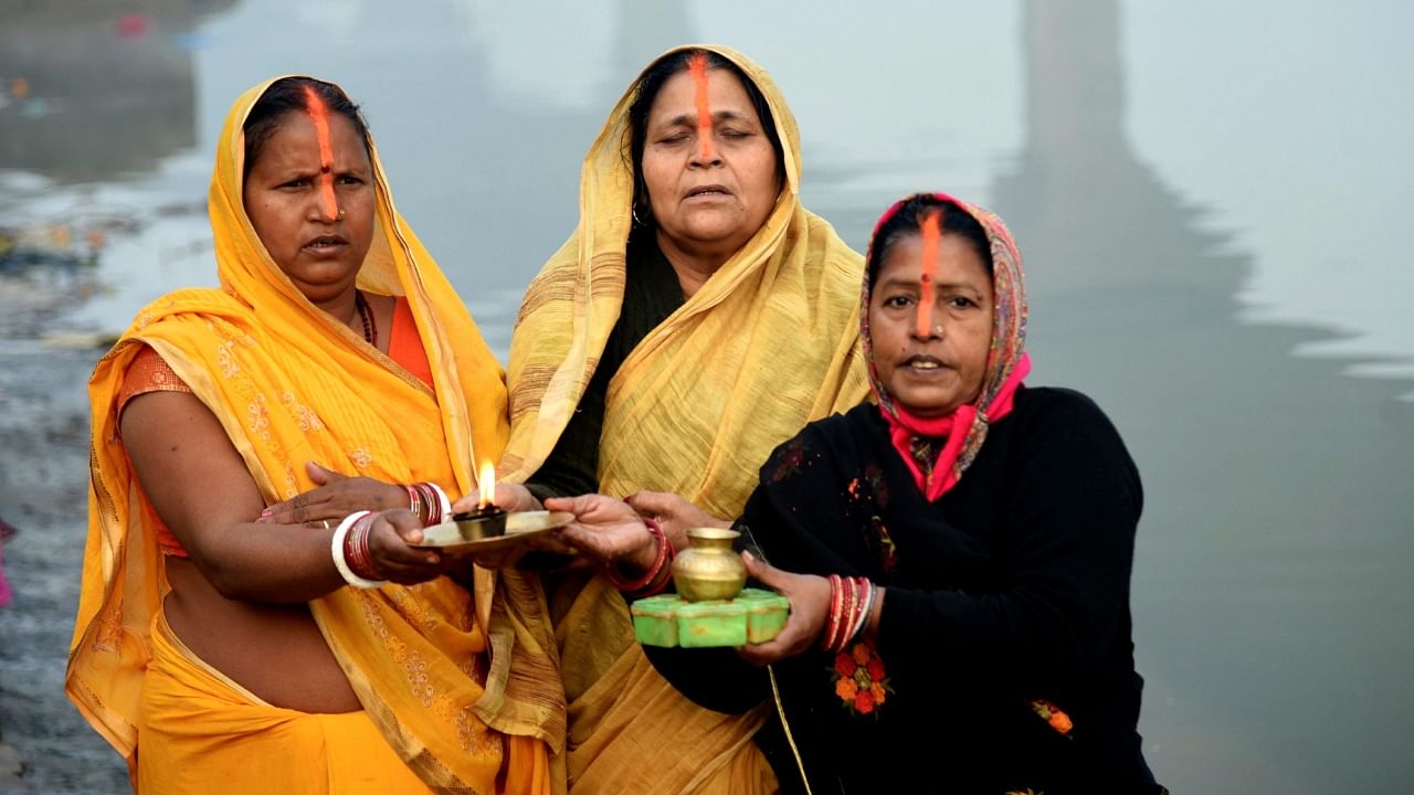 In Pics | Thousands of Devotees take holy dip on Makar Sankranti.