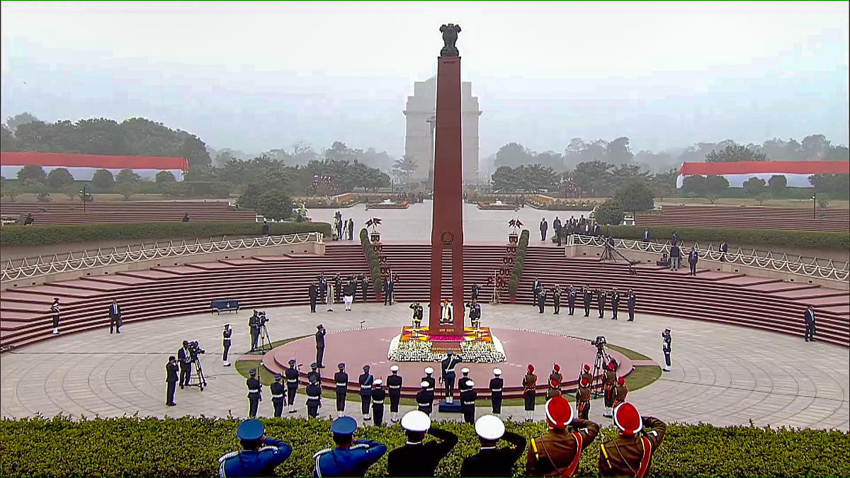 <div class="paragraphs"><p>Prime Minister Narendra Modi pays tribute at the National War Memorial.</p></div>