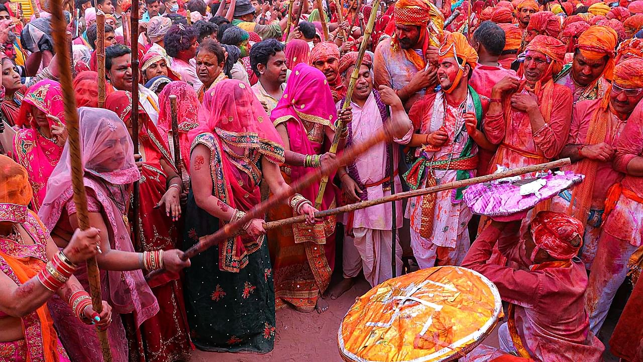 Lathmar Holi 2023: Stunning photos of celebrations in Mathura. Credit: AFP Photo
