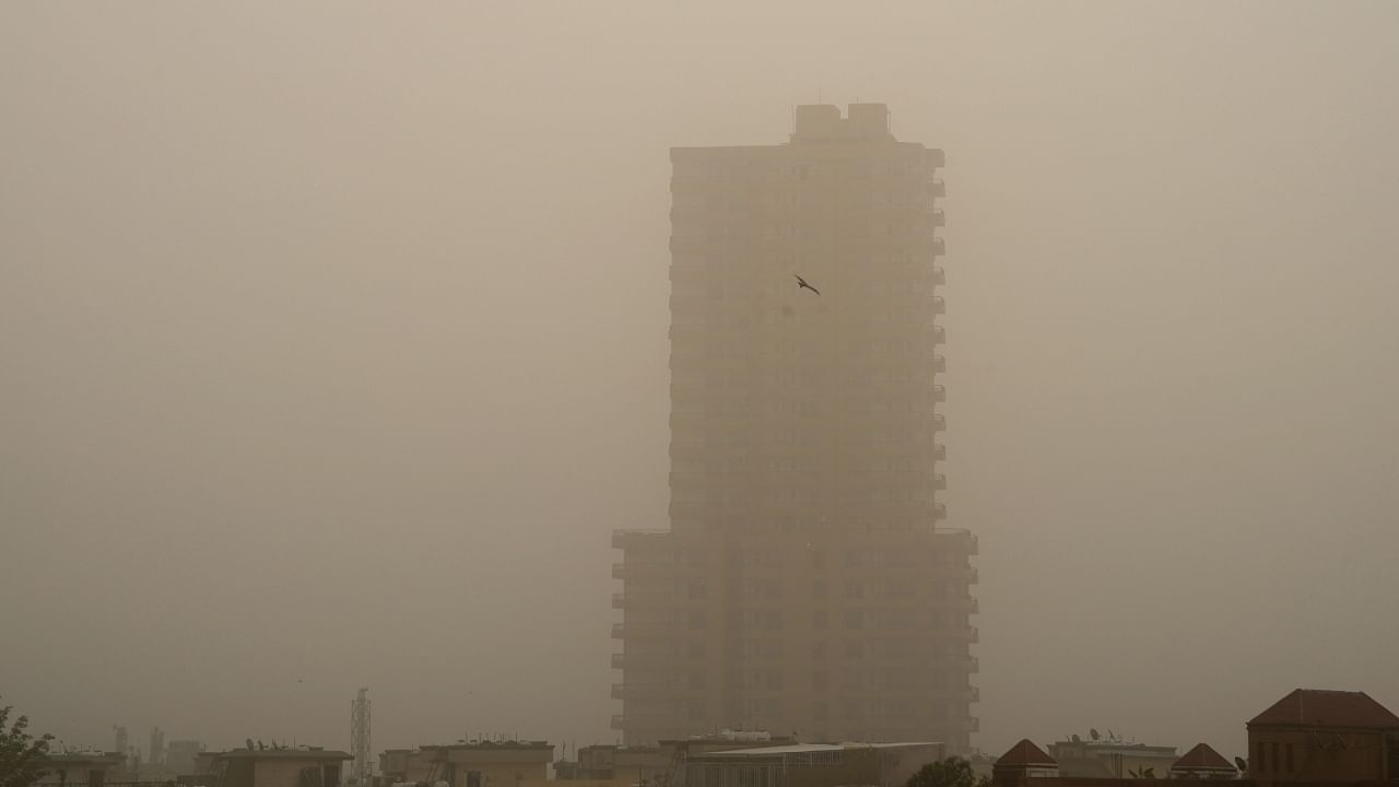 Dust storm reduces visibility, worsens AQI in Delhi-NCR; See Pics