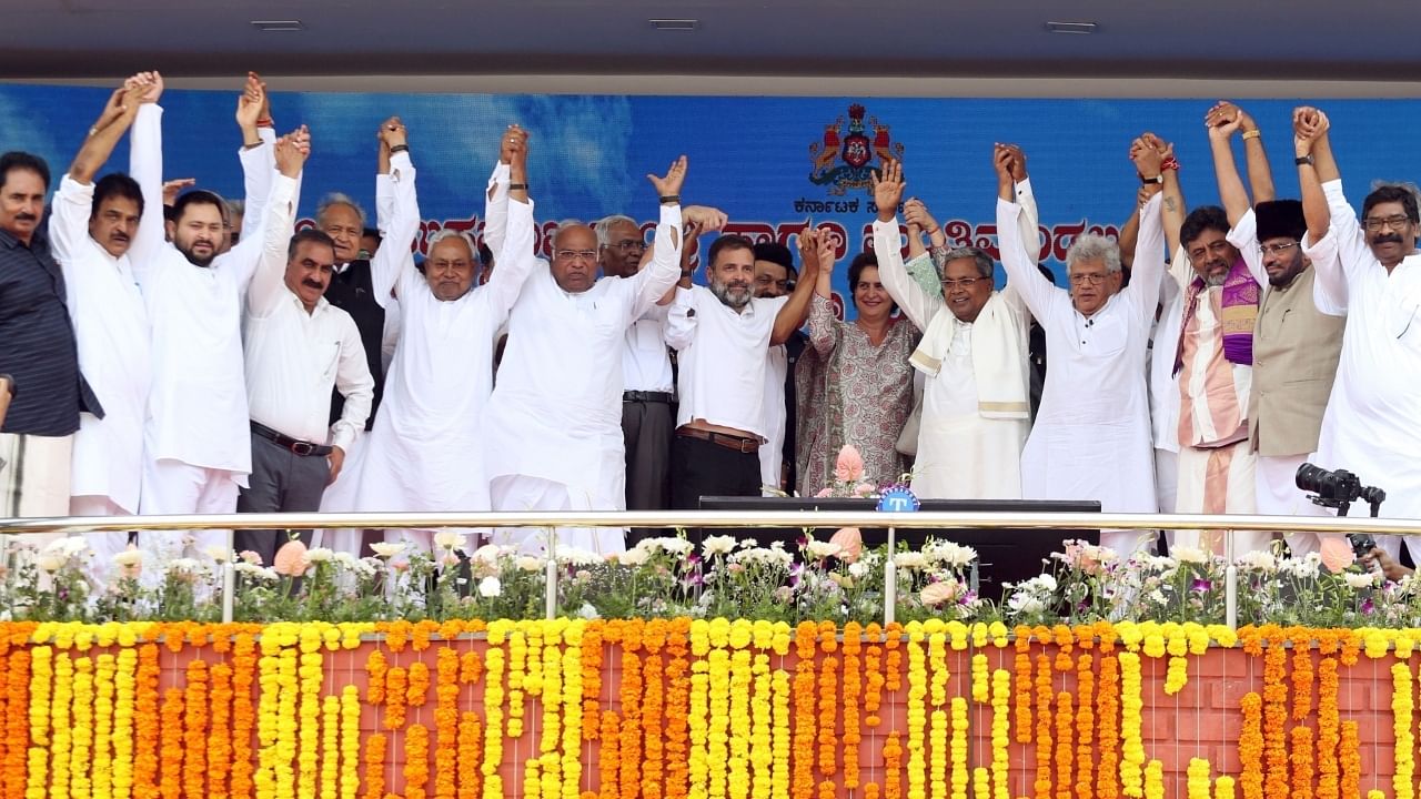Karnataka CM swearing-in ceremony: Political leaders who attended the ceremony. Credit: IANS Photo