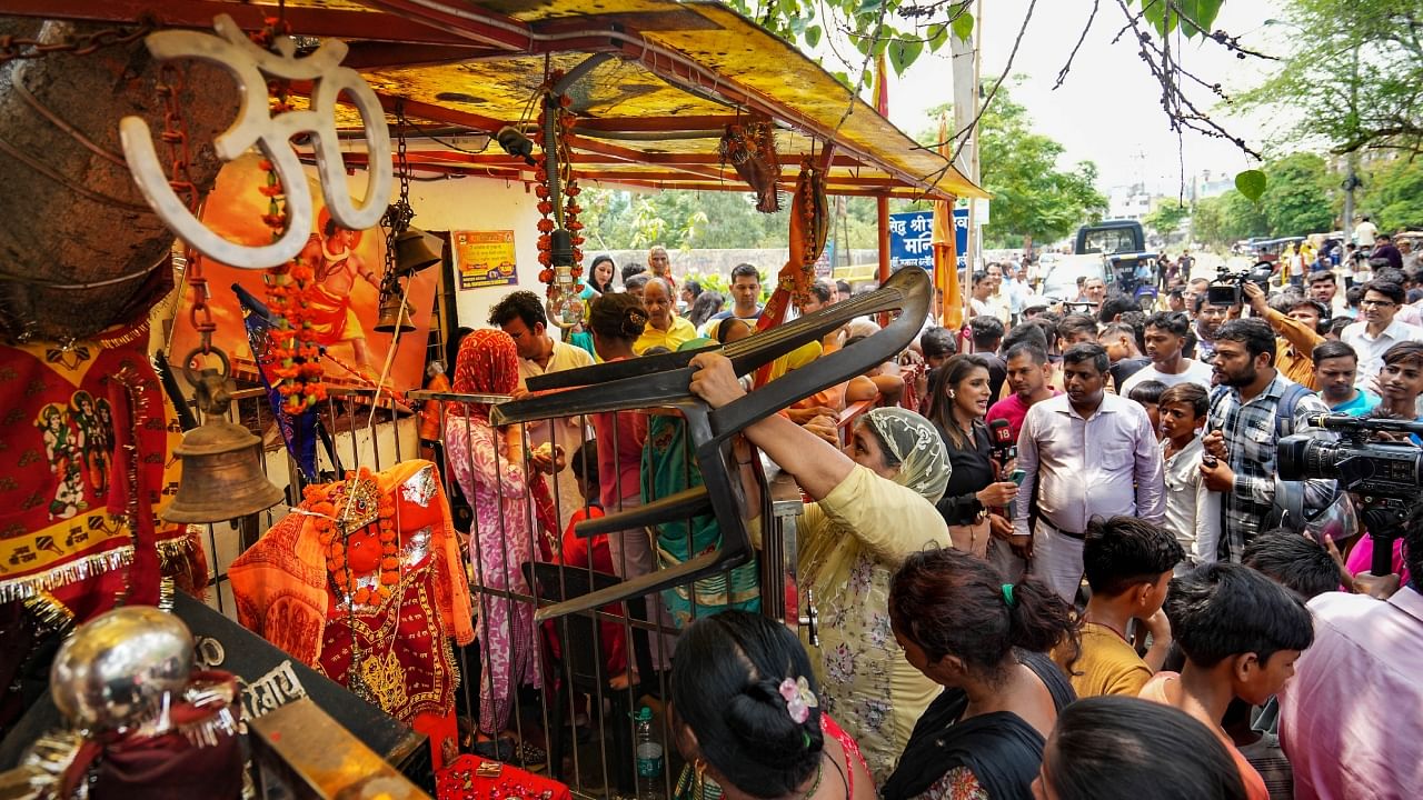 Cops, protesters clash over Temple demolition in Delhi's Mandawali. Credit: PTI Photo