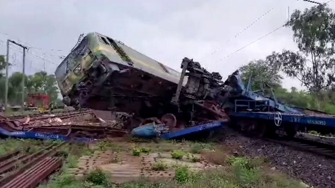 West Bengal Train Accident: Goods trains collide in Bankura, several bogies derailed