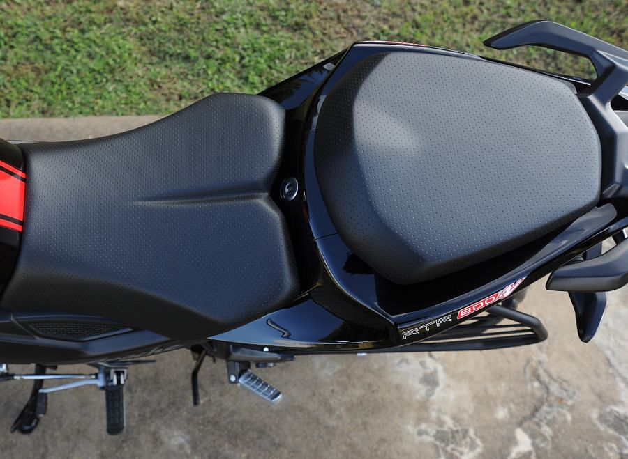 Apache rtr 200 4v hotsell seat cover