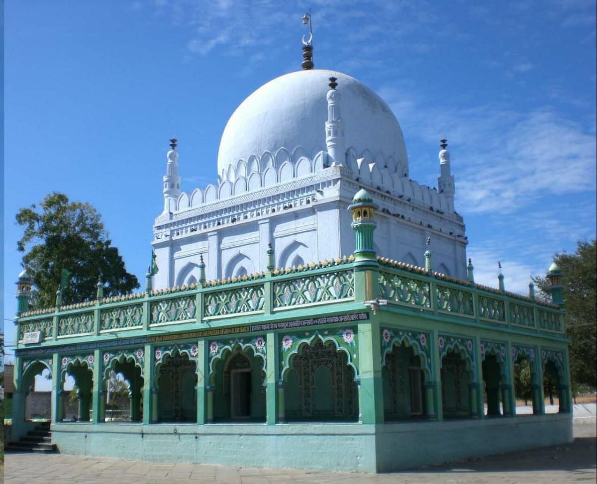 The Indo-Islamic architecture of Aland