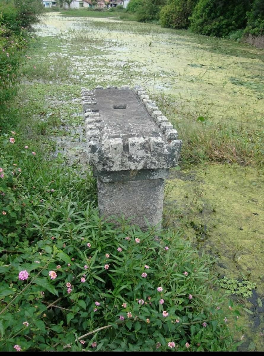 A Hoysala-period sluice gate in Devihalli near Halebeedu. Photo by Aravazhi Parthan